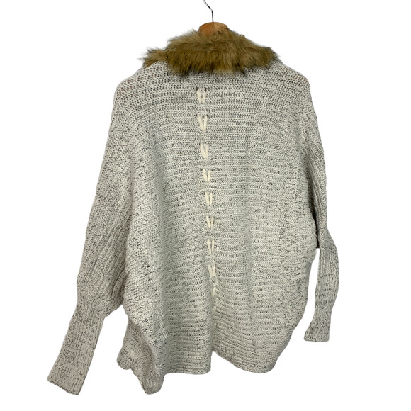 MILITARY HIPPIE Felicity Faux Fur Batwing Cardigan White Brown - Picture 2 of 4
